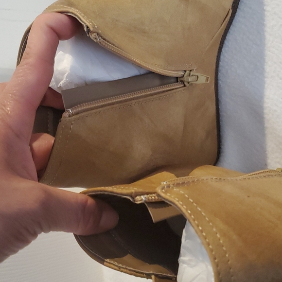 NWT TWO COLORED BOOTIES - Picture 6 of 13